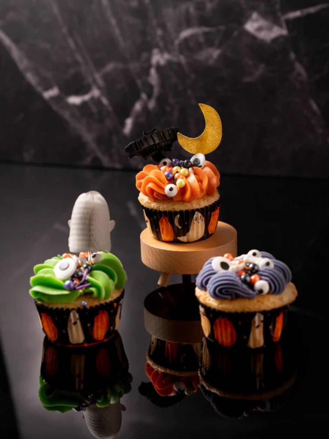 Siyah Yansıtıcı Pleksi Zemin